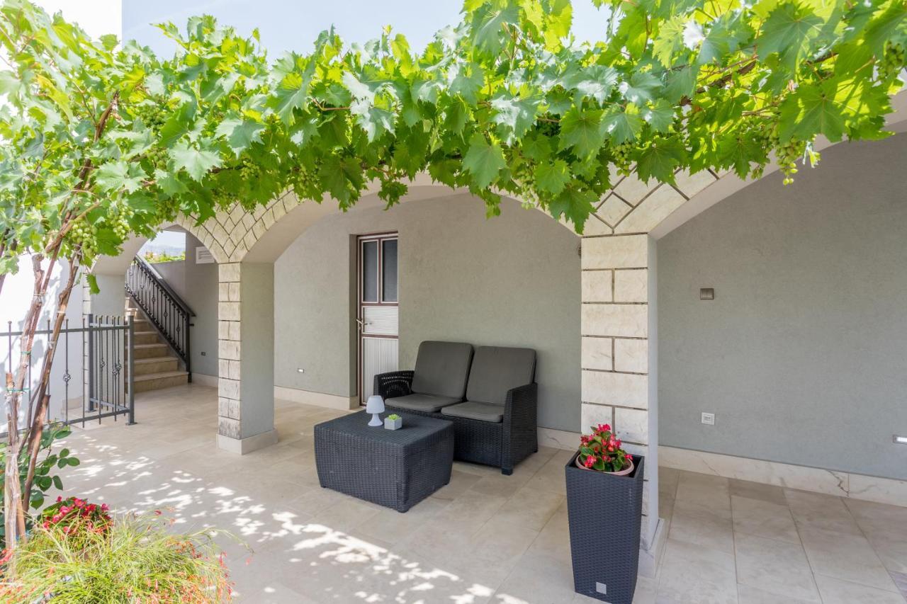 Garden Apartment Dina With Free Parking Split Exterior photo